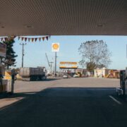 el precio del barril de petróleo alcanzará los 150 dólares