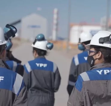 Petroleros de YPF cerraron una paritaria de 80% de aumento