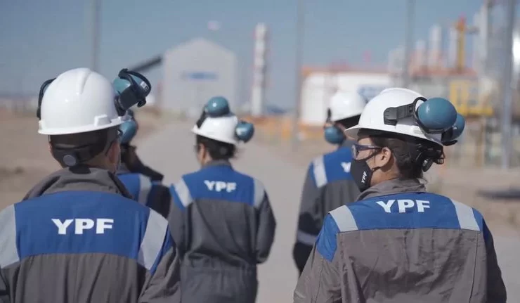 Petroleros de YPF cerraron una paritaria de 80% de aumento
