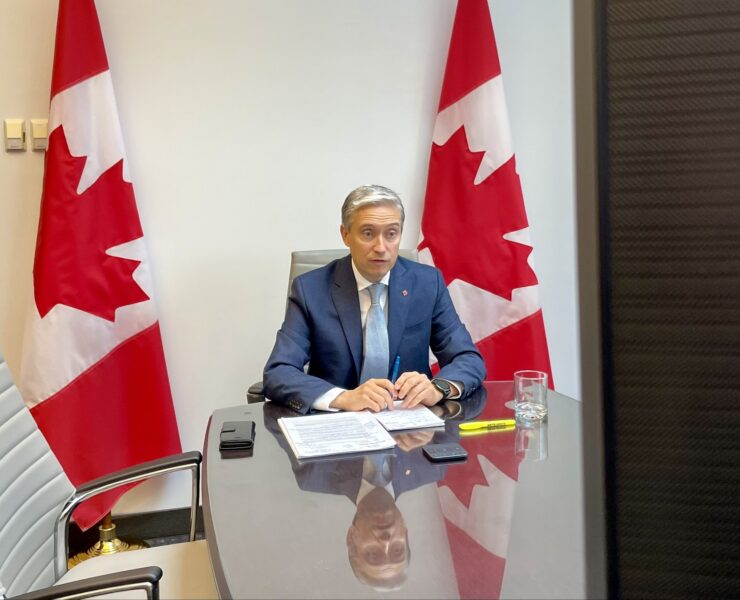 Canadá ordena a 3 firmas chinas salir de acuerdos con minerales críticos