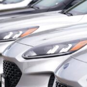 Ford Motor Company está llamando a revisión a más de 630.000 vehículos utilitarios deportivos debido a un posible inyector de combustible agrietado