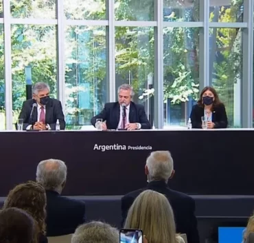 Alberto Fernández: "Tenemos que dejar de ser el granero del mundo para tener ciencia, tecnología e industria"