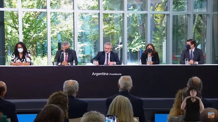 Alberto Fernández: "Tenemos que dejar de ser el granero del mundo para tener ciencia, tecnología e industria"
