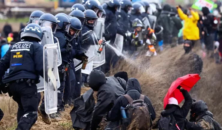 policías