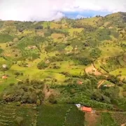 Petro promete prohibir los proyectos mineros que amenacen las fuentes de agua