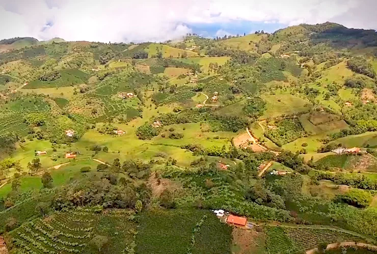 Petro promete prohibir los proyectos mineros que amenacen las fuentes de agua