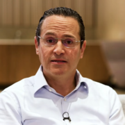 El CEO de Shell ve un mundo "desesperadamente necesitado" de gas natural