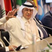 Arabia Saudí anuncia un recorte de la producción de petróleo en solitario tras la reunión de la OPEP+.