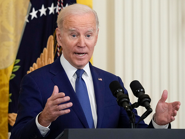 El presidente Joe Biden habla durante un evento en la Sala Este de la Casa Blanca en Washington, el jueves 23 de marzo de 2023, celebrando el 13 aniversario de la Ley de Asistencia Asequible. 