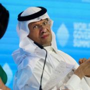 Arabia Saudí y Rusia impulsan el precio del petróleo con mayores recortes de producción